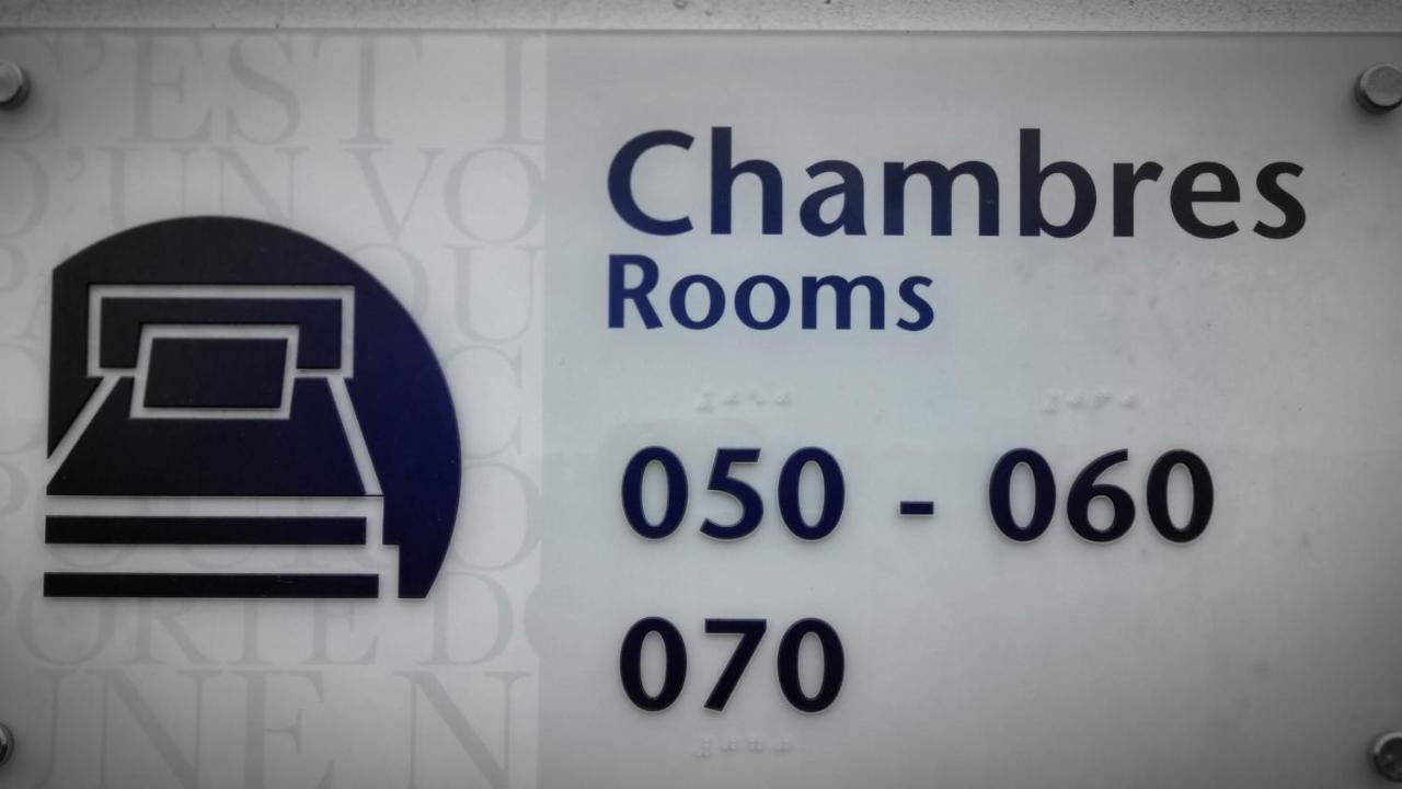คีเรียด์อันโกเลเมนอร์ดชาร์มเนียร์ Hotel Champniers  ภายนอก รูปภาพ