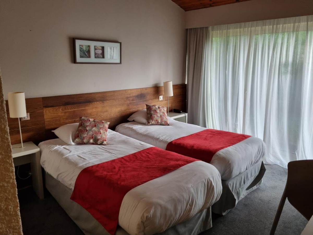 คีเรียด์อันโกเลเมนอร์ดชาร์มเนียร์ Hotel Champniers  ภายนอก รูปภาพ